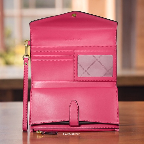 Michael Kors Jet Set Large Signature Logo Envelope Wristlet in Electric Pink NWT - Picture 2 of 3